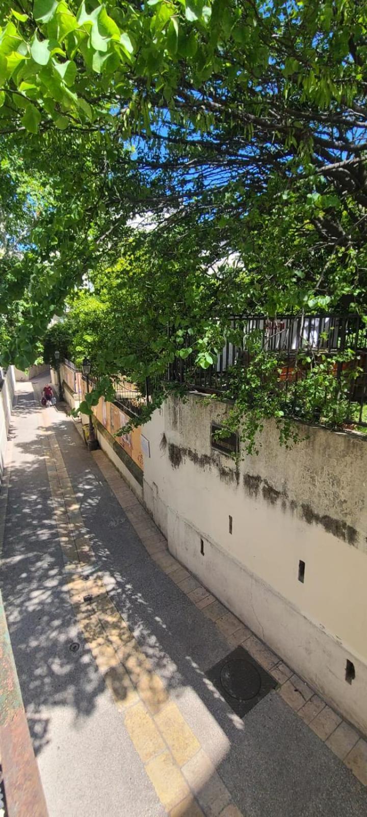 Studio Au Coeur Historique De Montpellier, 2 Personnes Et Wifi Esterno foto